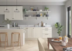 Dulux EasyCare Matt Chic Shadow Emulsion Paint 2.5Ltr -Famous Paint Store 4397T A3