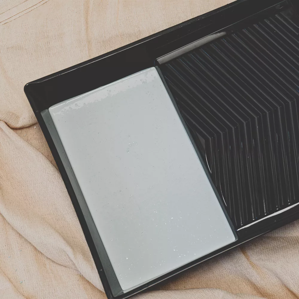 Harris Trade 9" Deep Ridge Paint Tray Black 7 Harris Trade 9" Deep Ridge Paint Tray Black - Image 5